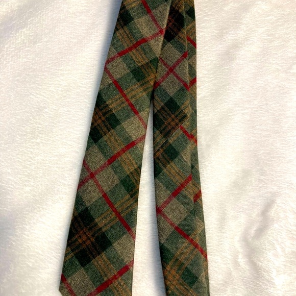 Contemporary Man Checks & Plaids Slim Olive Green Self Tie Necktie - Picture 1 of 7